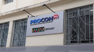 Coelba é notificada pelo Procon por apagões causados pela chuva na Bahia