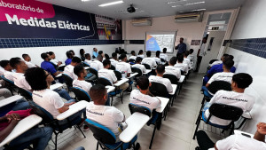 Cursos profissionalizantes formam moradores de Camaçari e Dias d'Ávila para atuarem na área industrial
