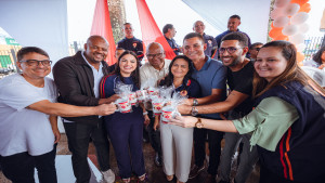 Prefeita entrega nova ambulância e celebra 20 anos do SAMU192 em Lauro de Freitas