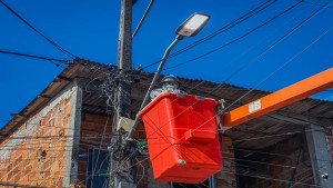 Programa Banho de Luz moderniza iluminação em 15 ruas do Jardim Ipitanga