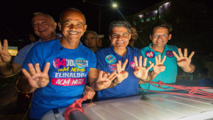 Ao lado de ACM Neto e Paulo Azi, Elinaldo é recebido com festa em Riachão do Jacuípe