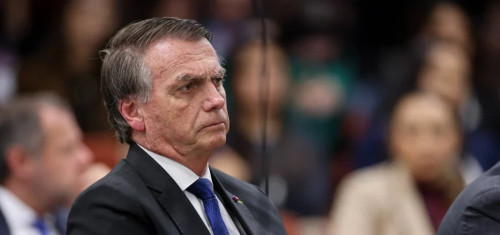 Defesa de Bolsonaro prepara pedido ao STF para reduzir pena após aprovação de nova lei