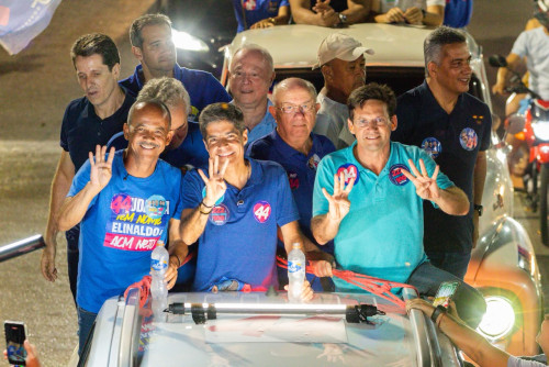 Ao lado de ACM Neto e Paulo Azi, Elinaldo é recebido com festa em Riachão do Jacuípe
