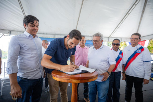 Prefeitura de Camaçari e Grupo City garantem reforma do estádio municipal com gramado padrão FIFA